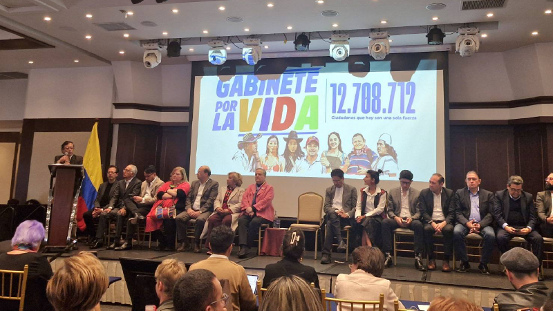 Como alternativa democrática, Petro presentó el ‘Gabinete por la Vida’