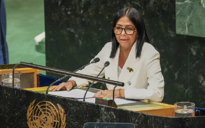 Delcy Rodríguez concilia y fija postura de Venezuela para sí misma y el mundo
